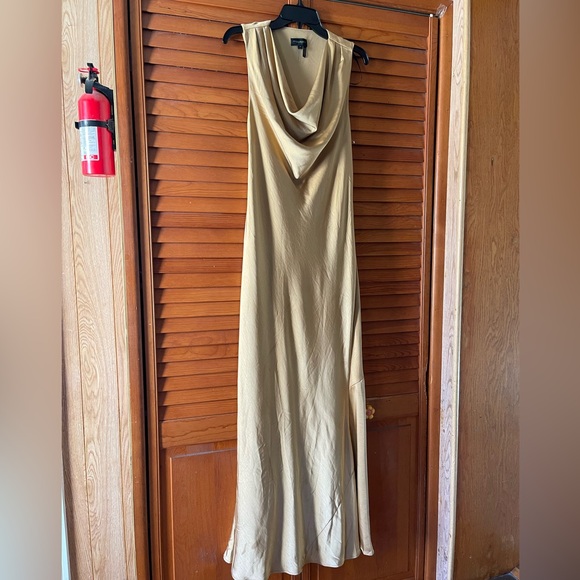 DONNA KARAN COWL NECK GOWN. Size 10 Women
#186 - Picture 7 of 8